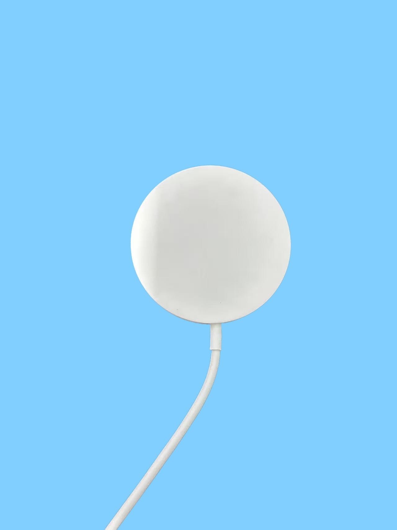 Magnetic wireless charger for mobile phones