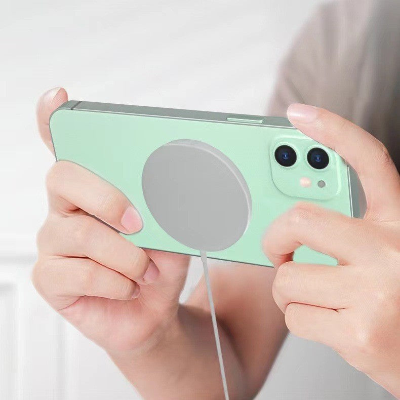 Magnetic wireless charger for mobile phones